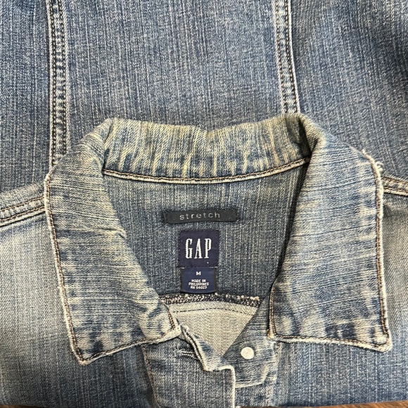 GAP Distressed Faded Frayed Rugged Whitewashed Blue Denim Women’s Jacket M - Picture 10 of 12